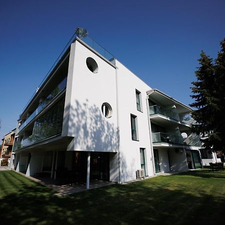 Villa Bauhaus Wellness Apartman 202 Siofok Luaran gambar
