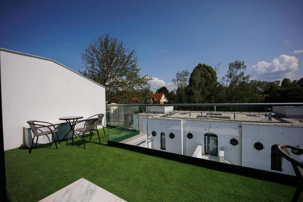 Villa Bauhaus Wellness Apartman 202 Siofok Luaran gambar